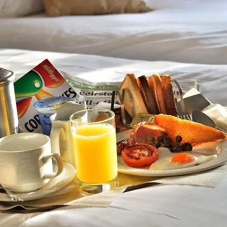 Damson Dene מלון 4*