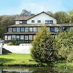 Damson Dene 4*